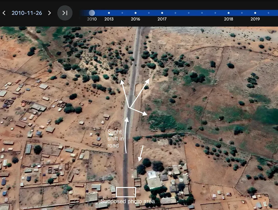 Satellite view marking sight lines along a road in Kiffa